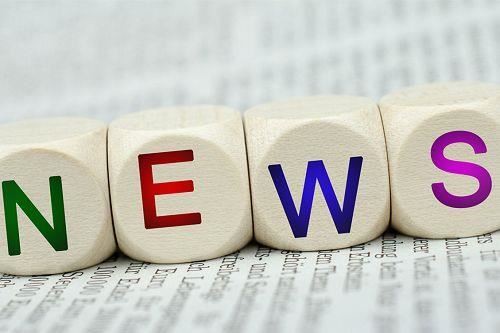 Il pannello di controllo intelligente della sala conferenze realizza il contr...